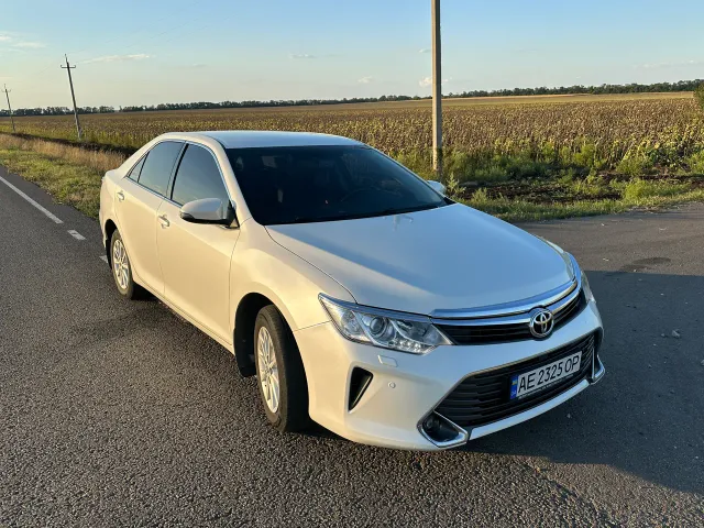 Toyota Camry - фото 1