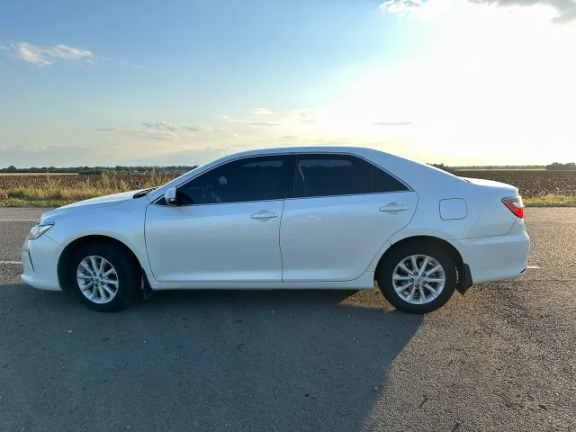 Toyota Camry - фото 2