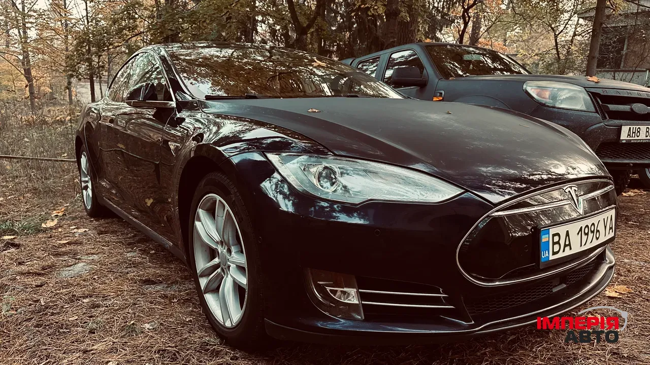 Tesla Model S - фото 11