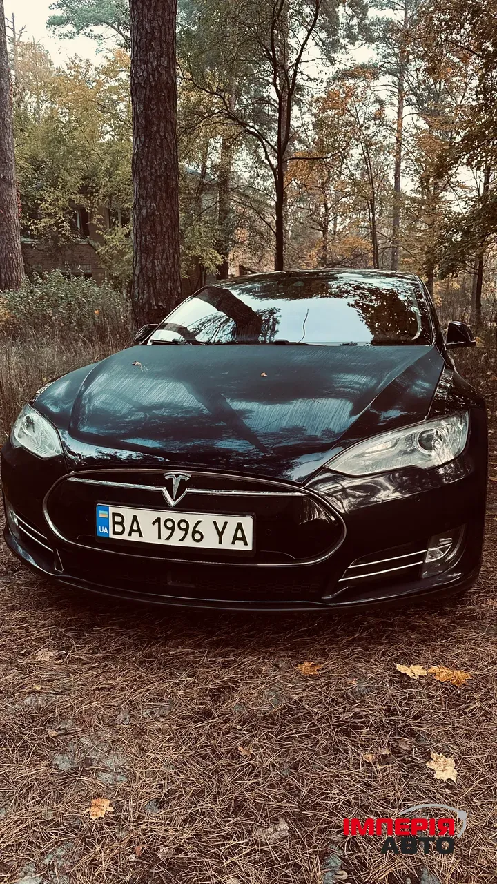 Tesla Model S - фото 1