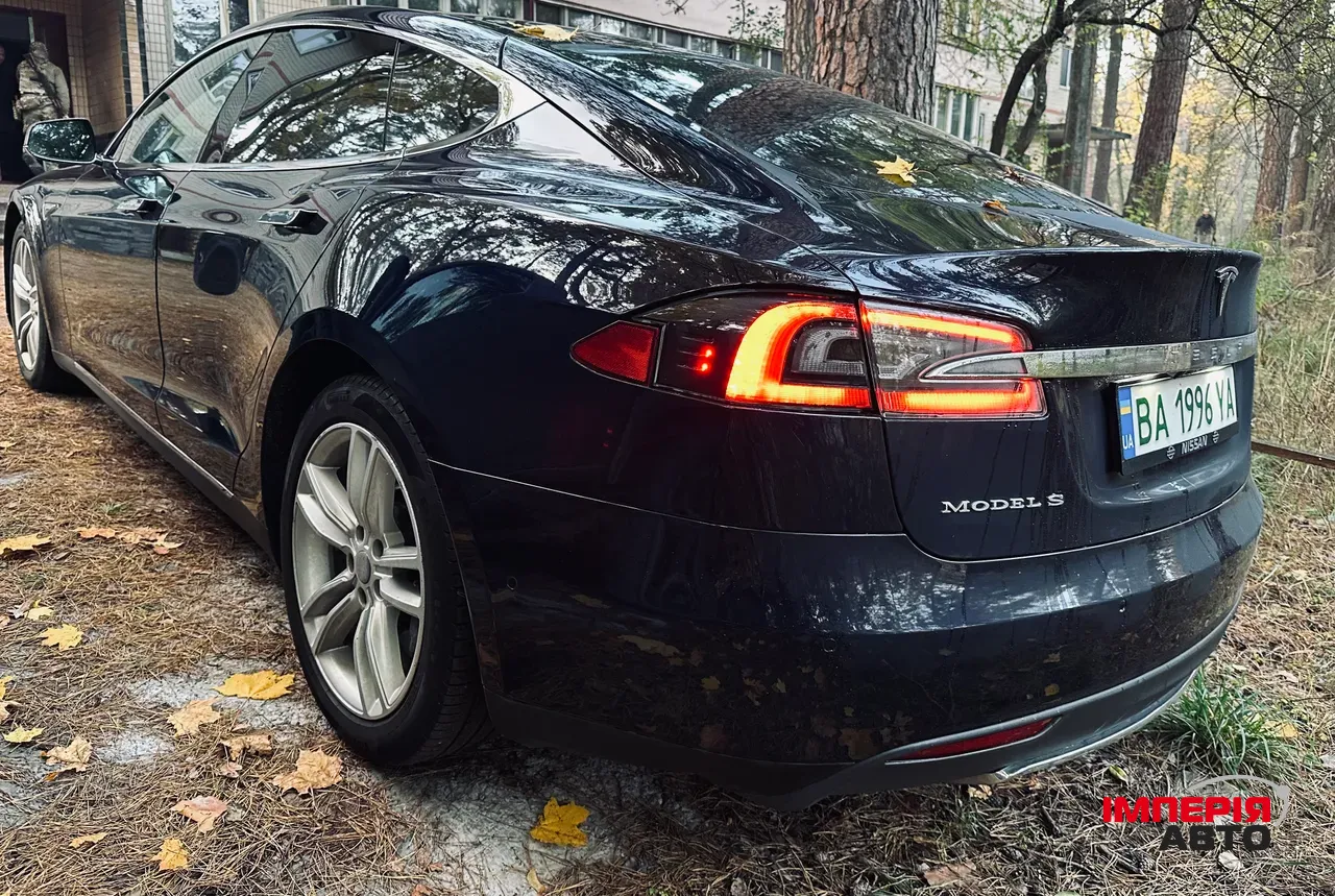 Tesla Model S - фото 8