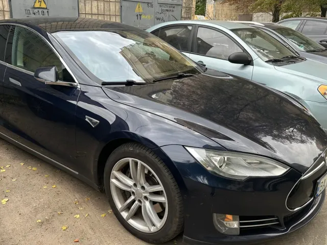 Tesla Model S - фото 2
