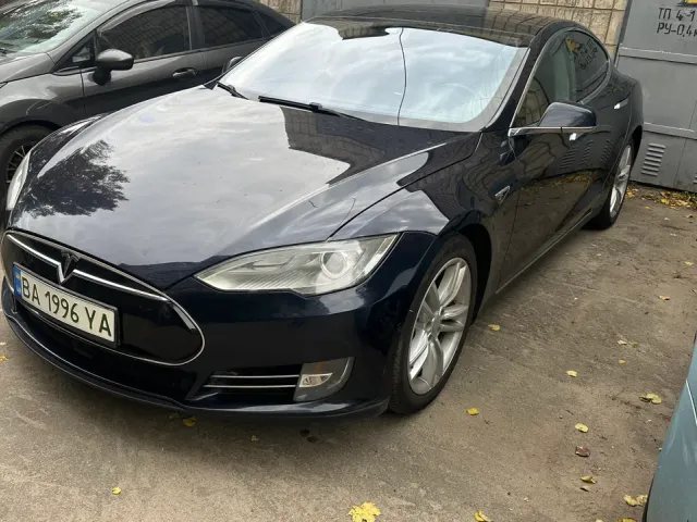 Tesla Model S - фото 3