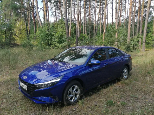 Hyundai Elantra - фото 1