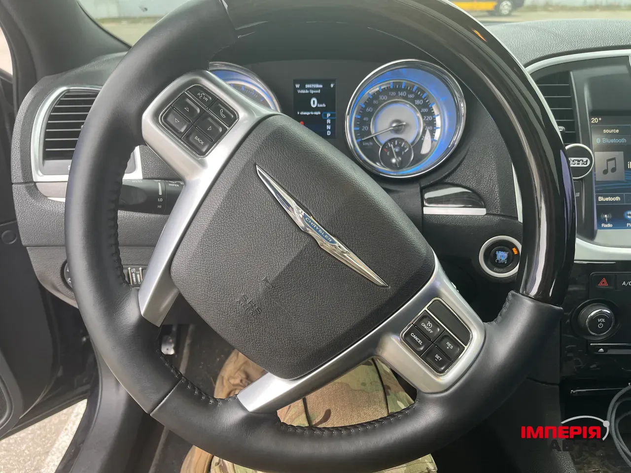 Chrysler 300C - фото 5