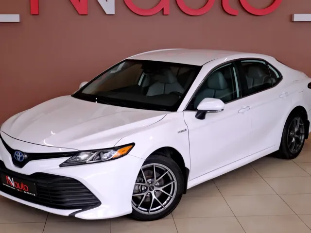 Toyota Camry - фото 2