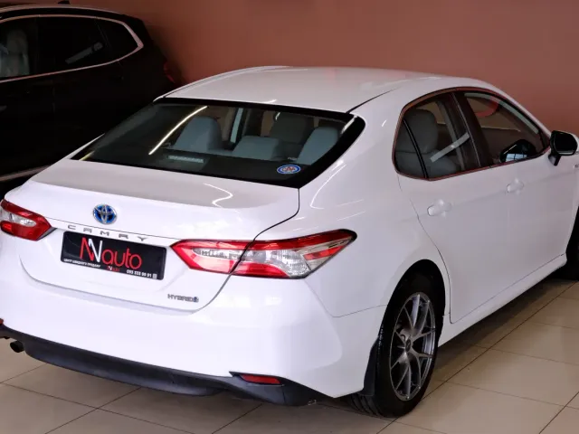 Toyota Camry - фото 5