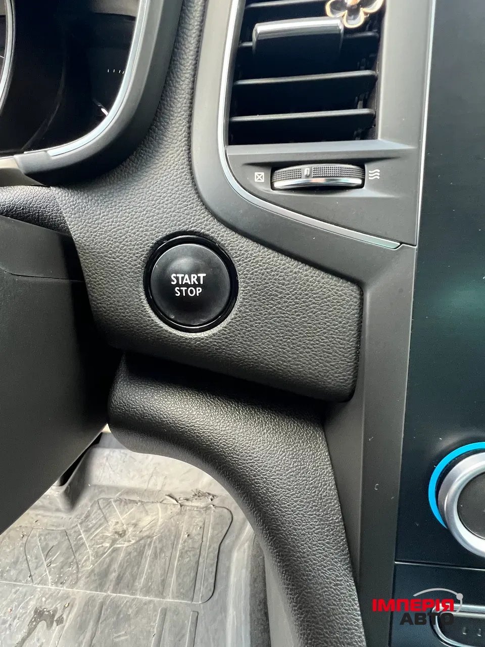 Renault Megane - фото 16