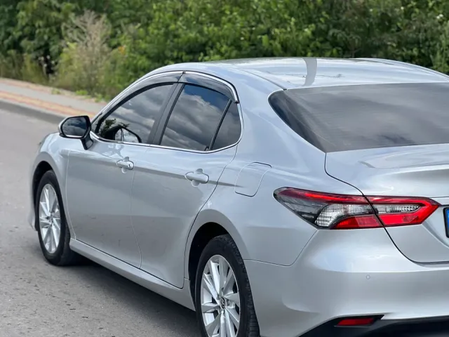 Toyota Camry - фото 2