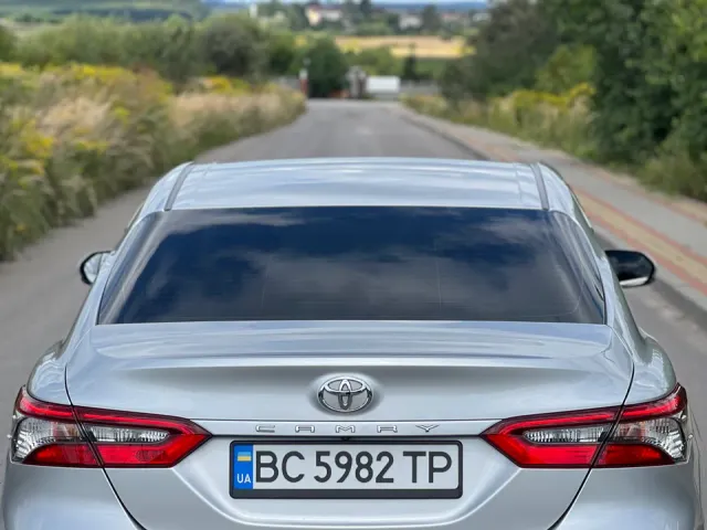Toyota Camry - фото 3