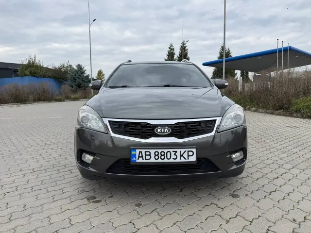 Kia Ceed - фото 1