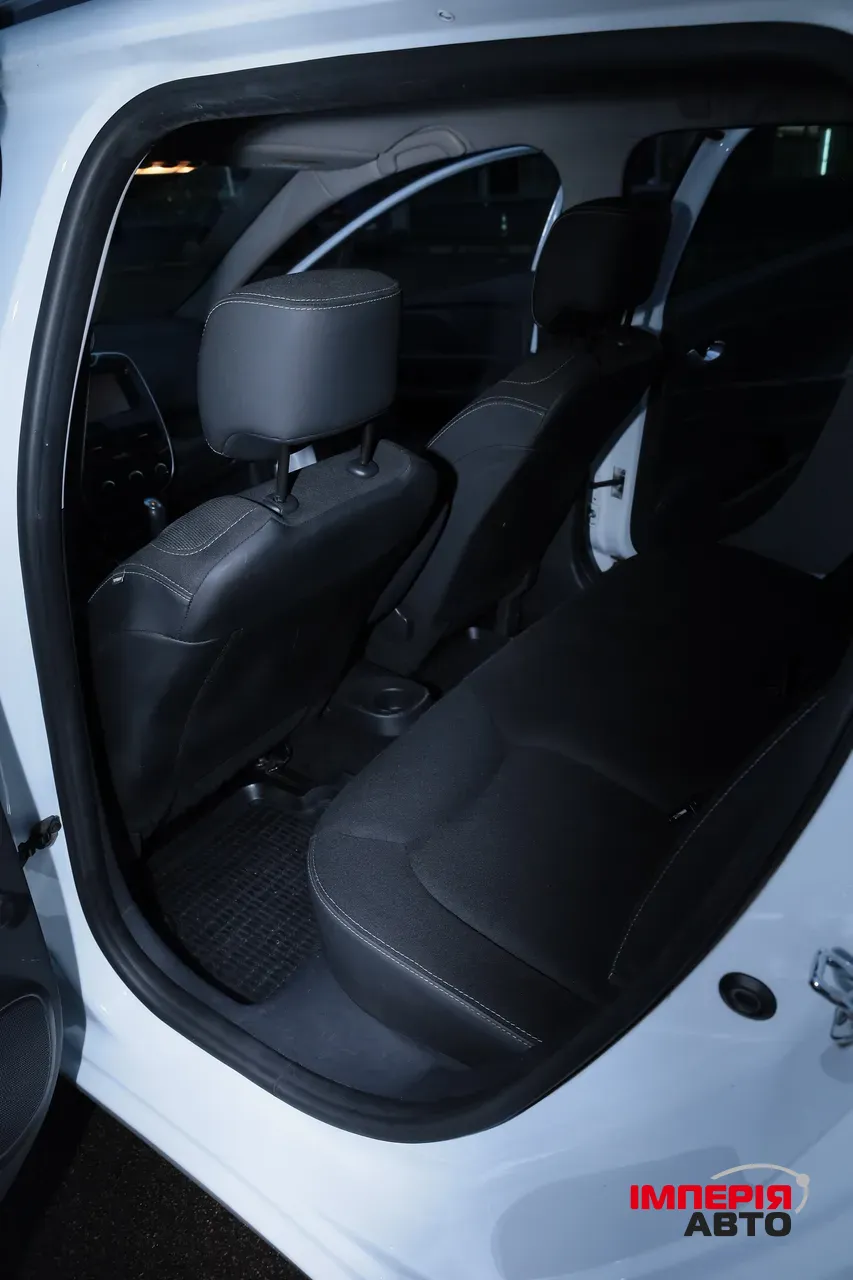 Renault Clio - фото 10