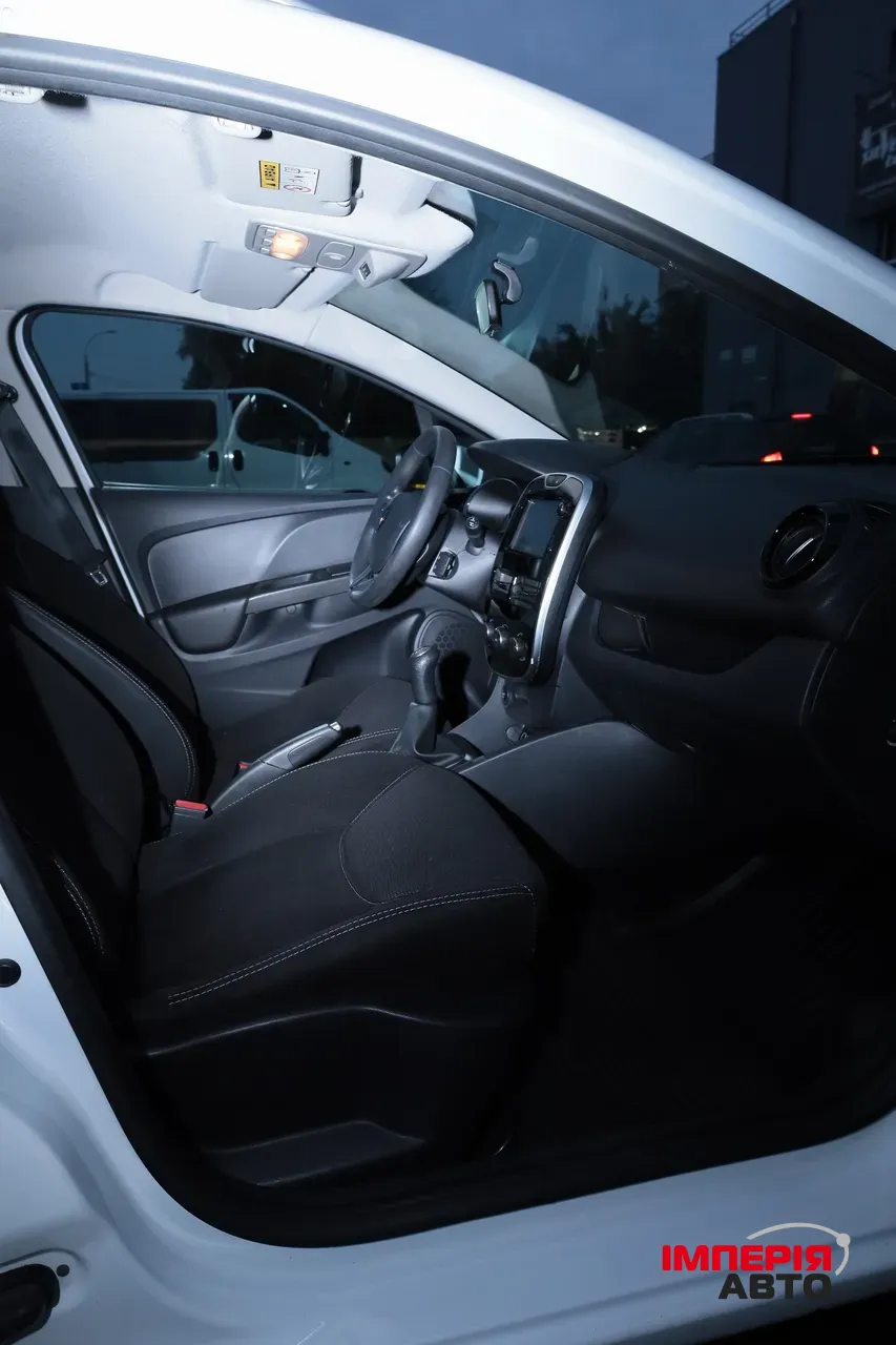 Renault Clio - фото 20
