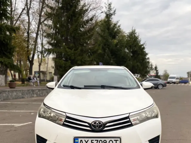 Toyota Corolla - фото 2