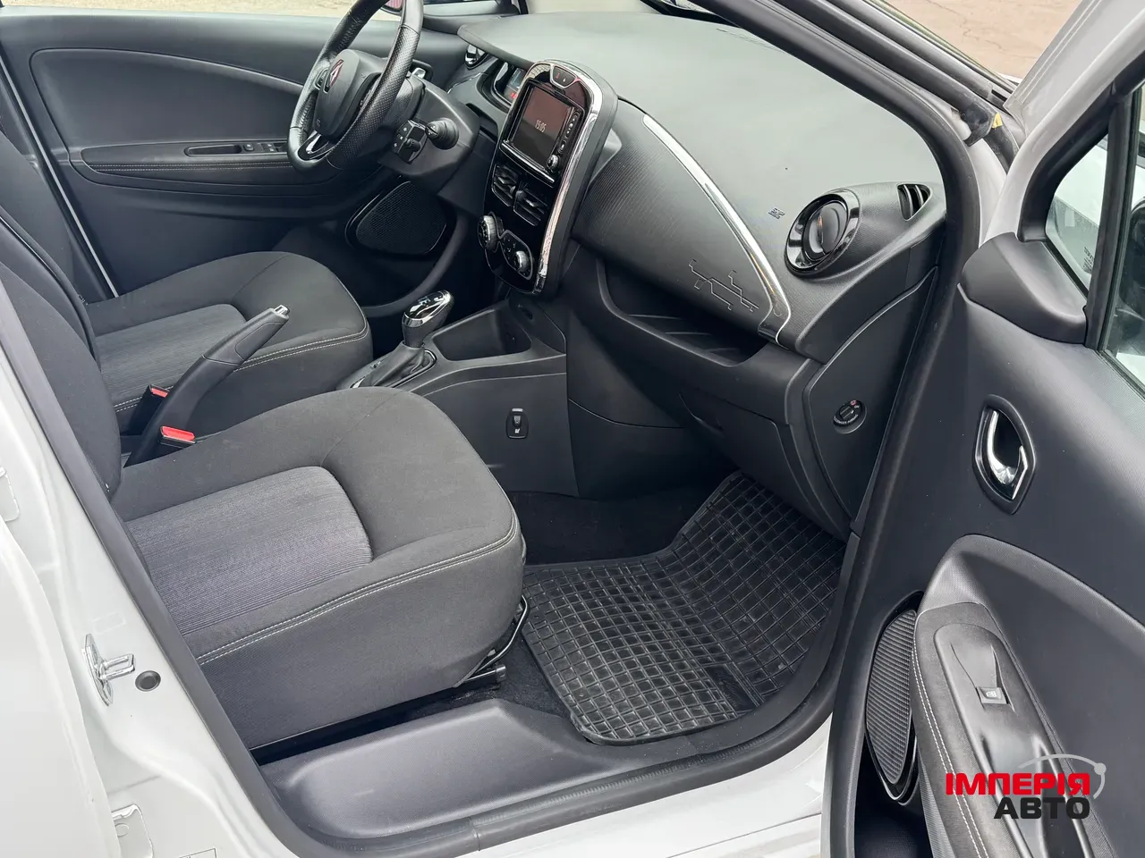 Renault ZOE - фото 16