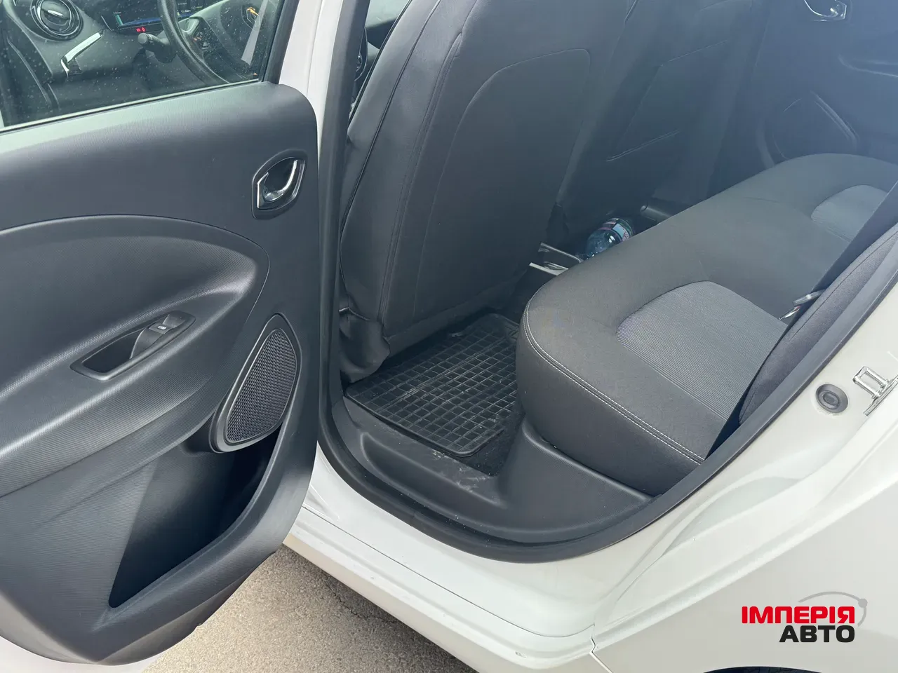 Renault ZOE - фото 18