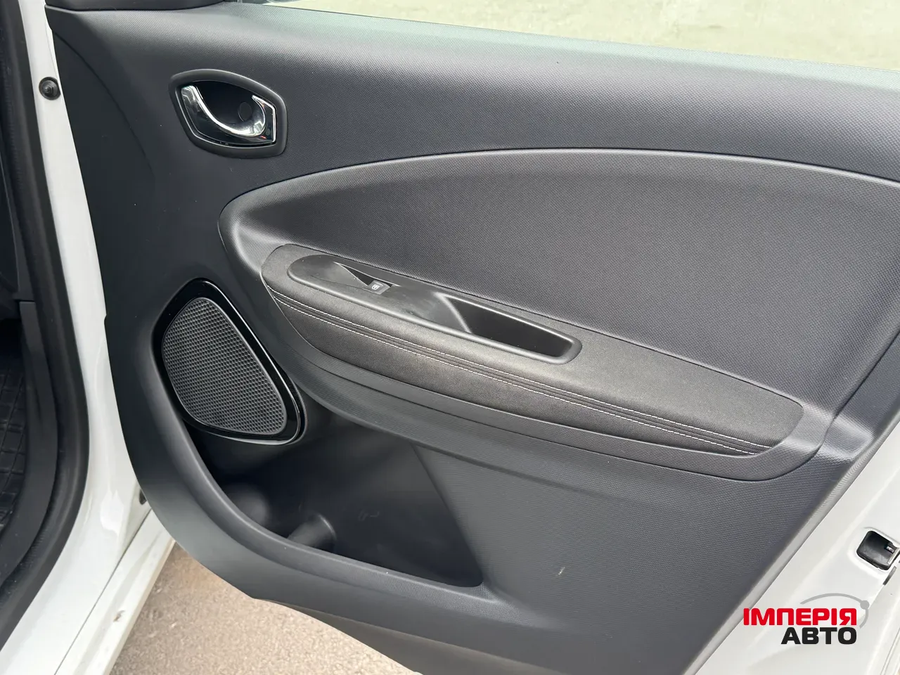 Renault ZOE - фото 15