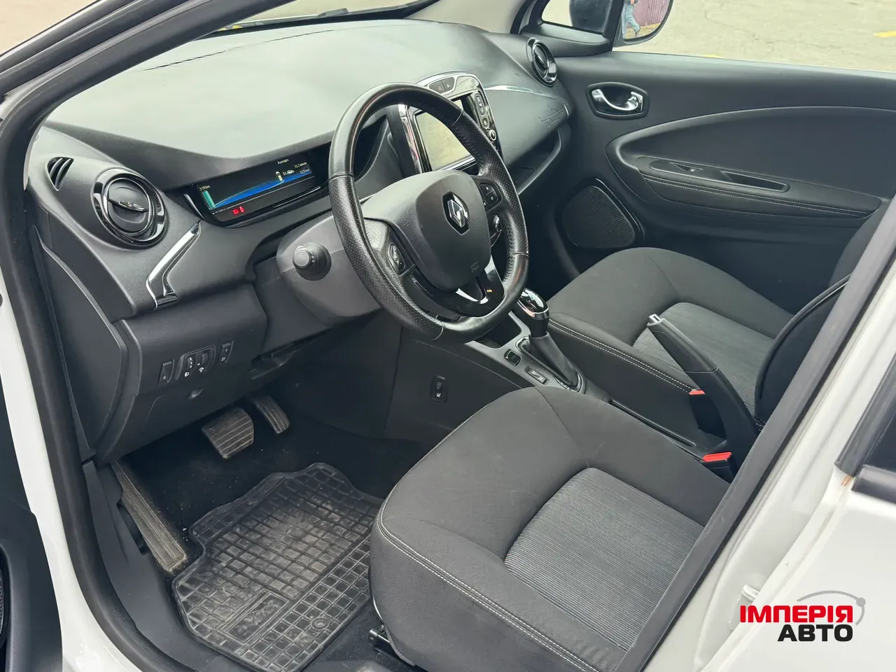 Renault ZOE - фото 17