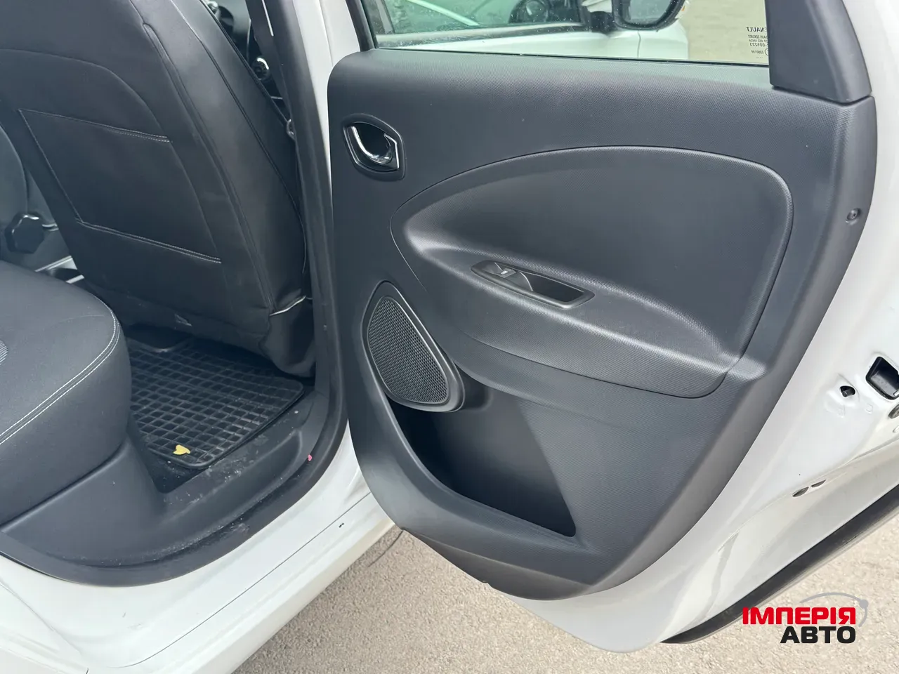 Renault ZOE - фото 13