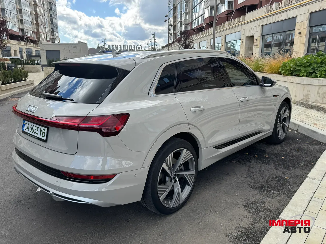 Audi e-tron - фото 4