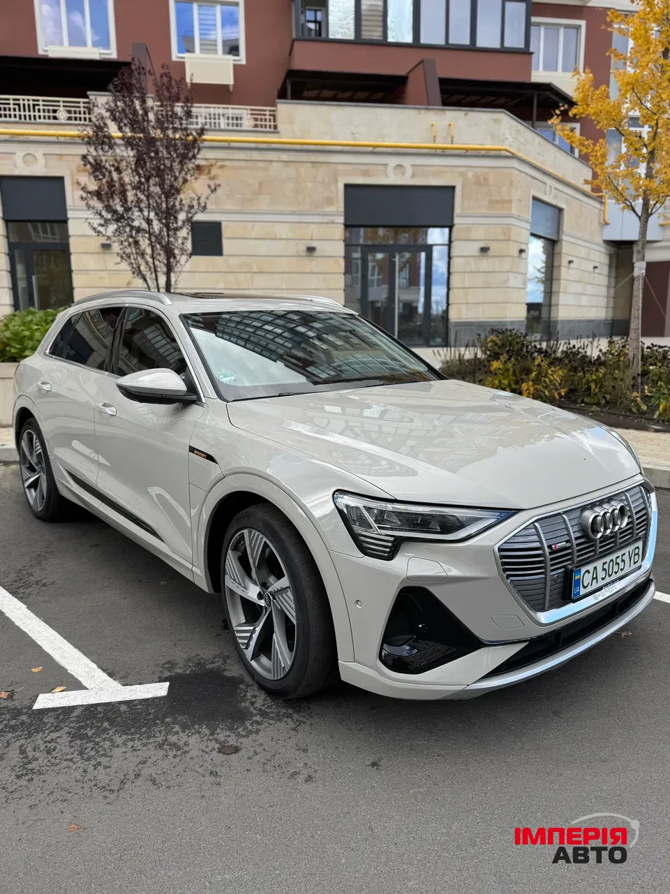 Audi e-tron - фото 7