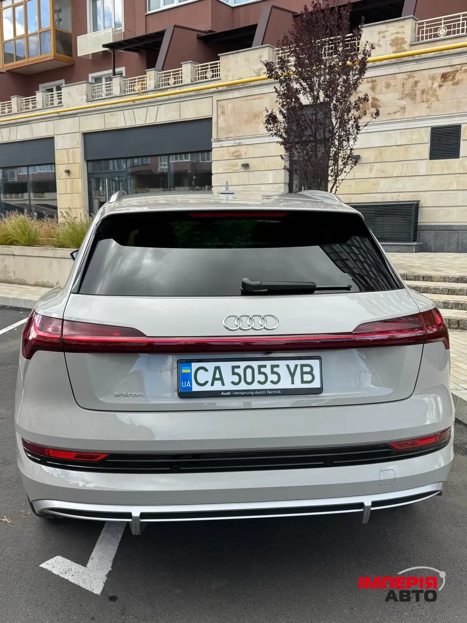 Audi e-tron - фото 12