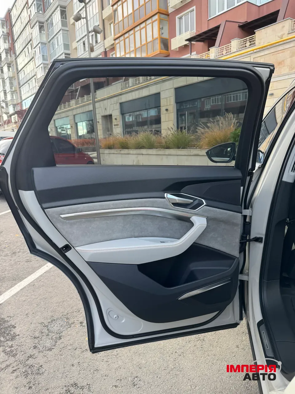 Audi e-tron - фото 35