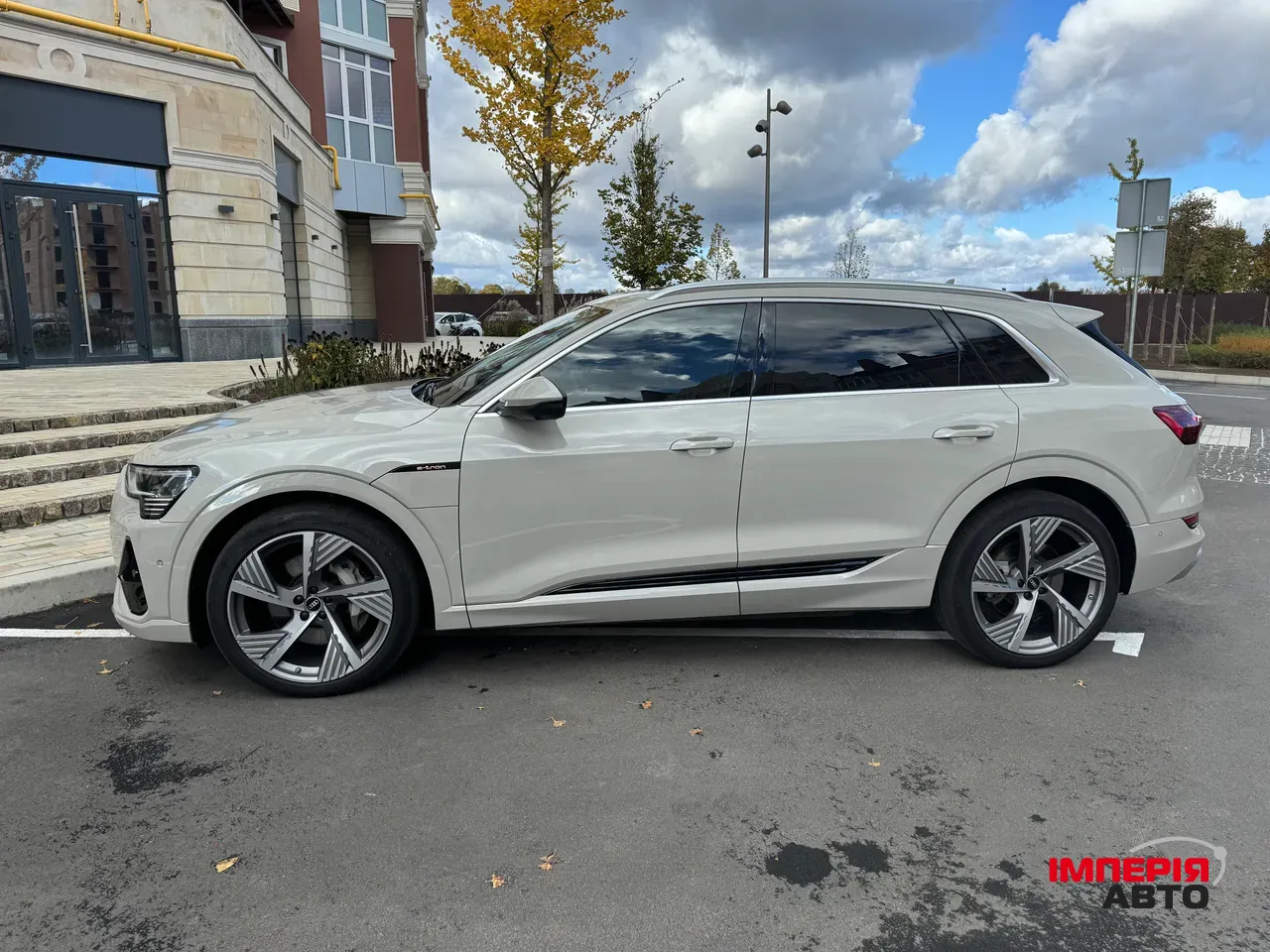 Audi e-tron - фото 13