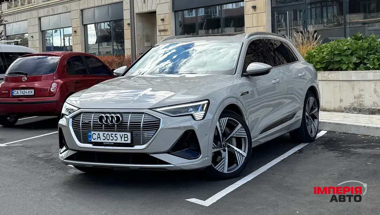 Audi e-tron - фото 1