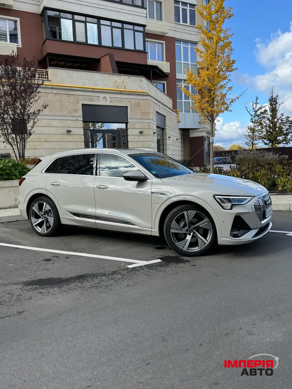 Audi e-tron - фото 5