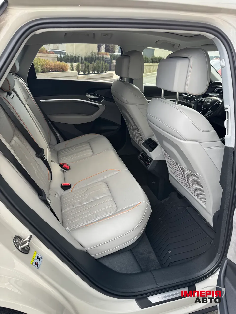 Audi e-tron - фото 17