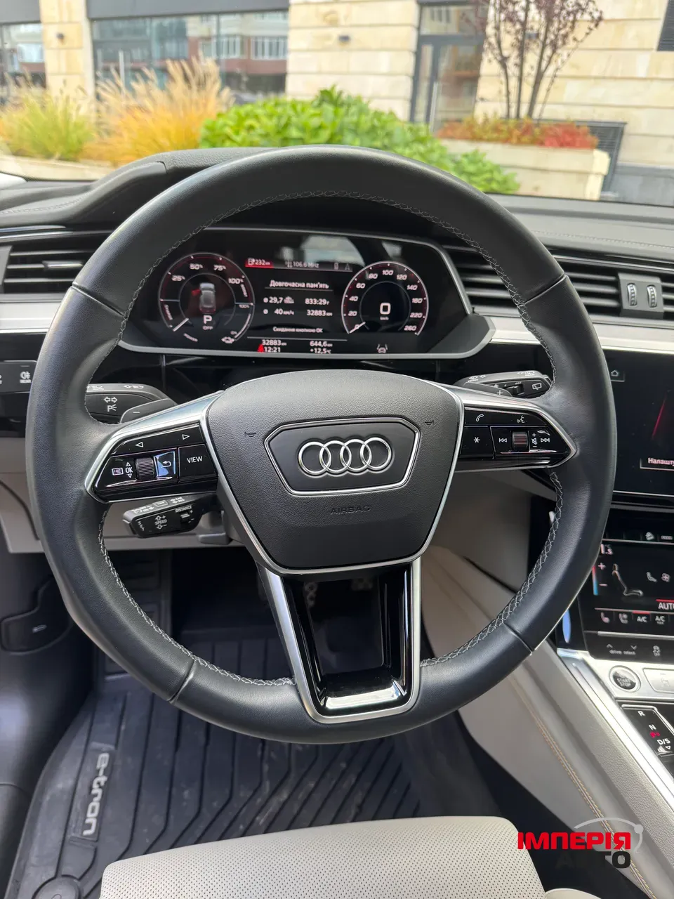 Audi e-tron - фото 30