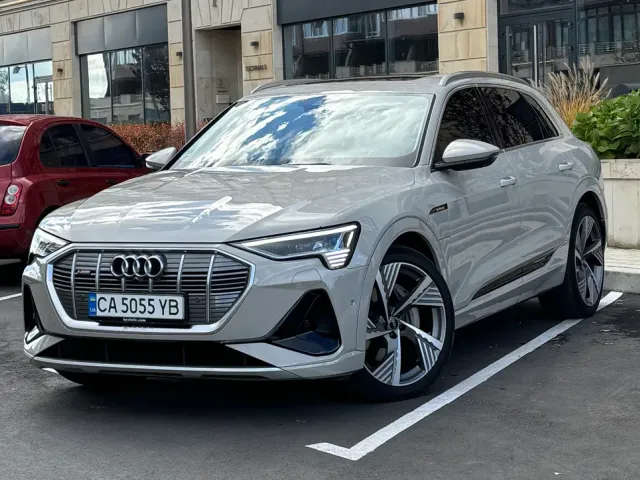 Audi e-tron - фото 1