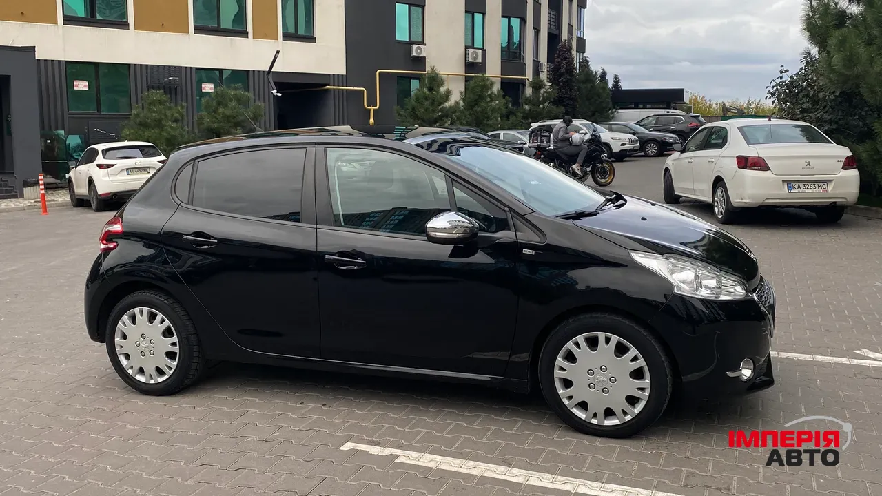 Peugeot 208 - фото 4