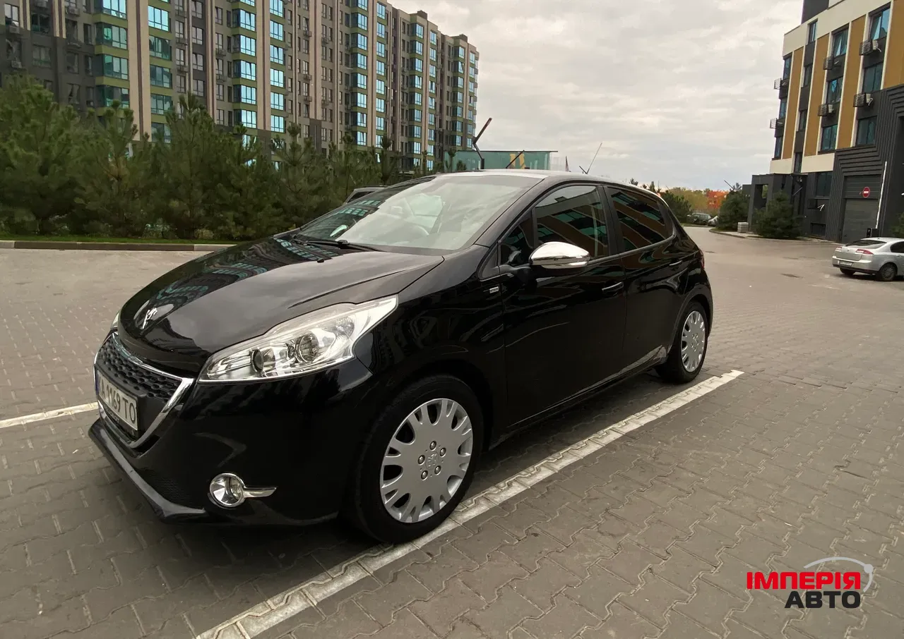 Peugeot 208 - фото 1