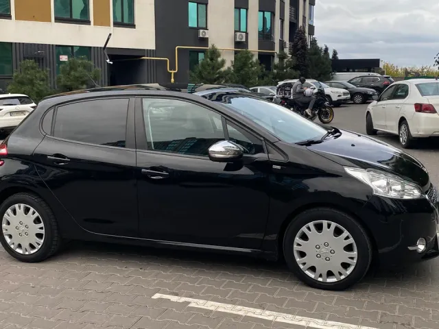 Peugeot 208 - фото 4