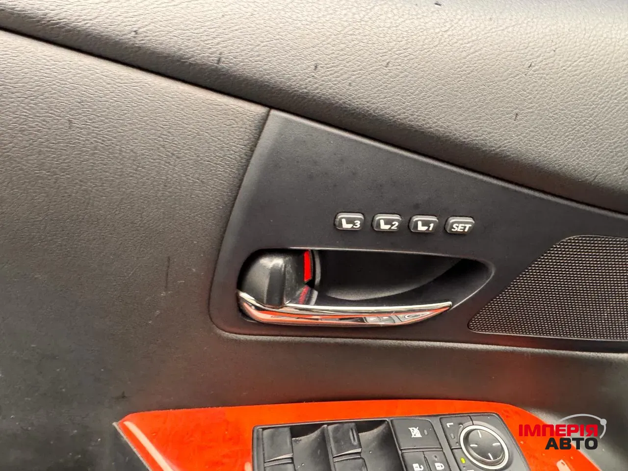 Lexus RX - фото 14