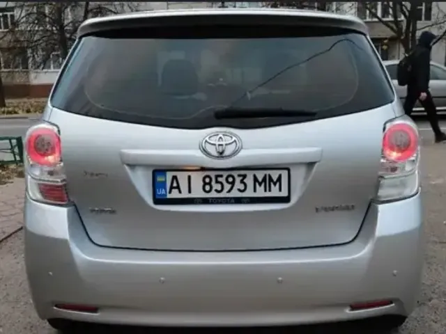 Toyota Verso - фото 2