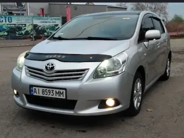 Toyota Verso - фото 1