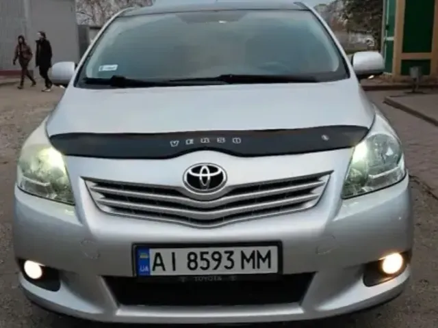 Toyota Verso - фото 3