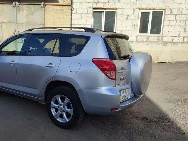 Toyota RAV4 - фото 5
