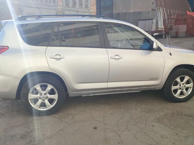 Toyota RAV4 - фото 4