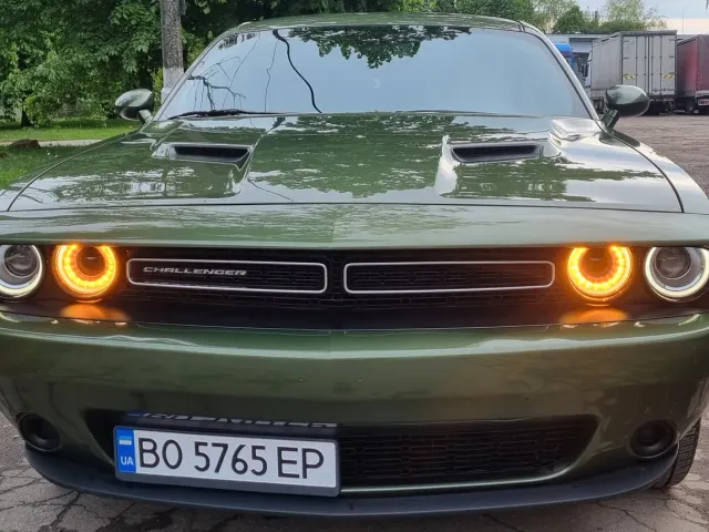 Dodge Challenger - фото 1