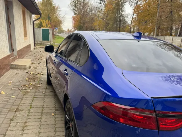 Jaguar XF - фото 4