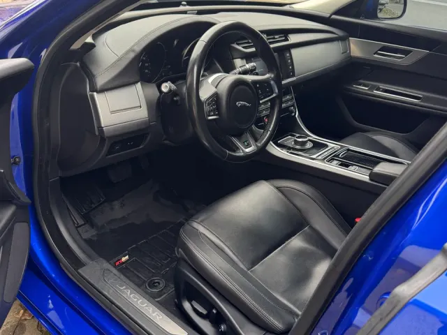 Jaguar XF - фото 5