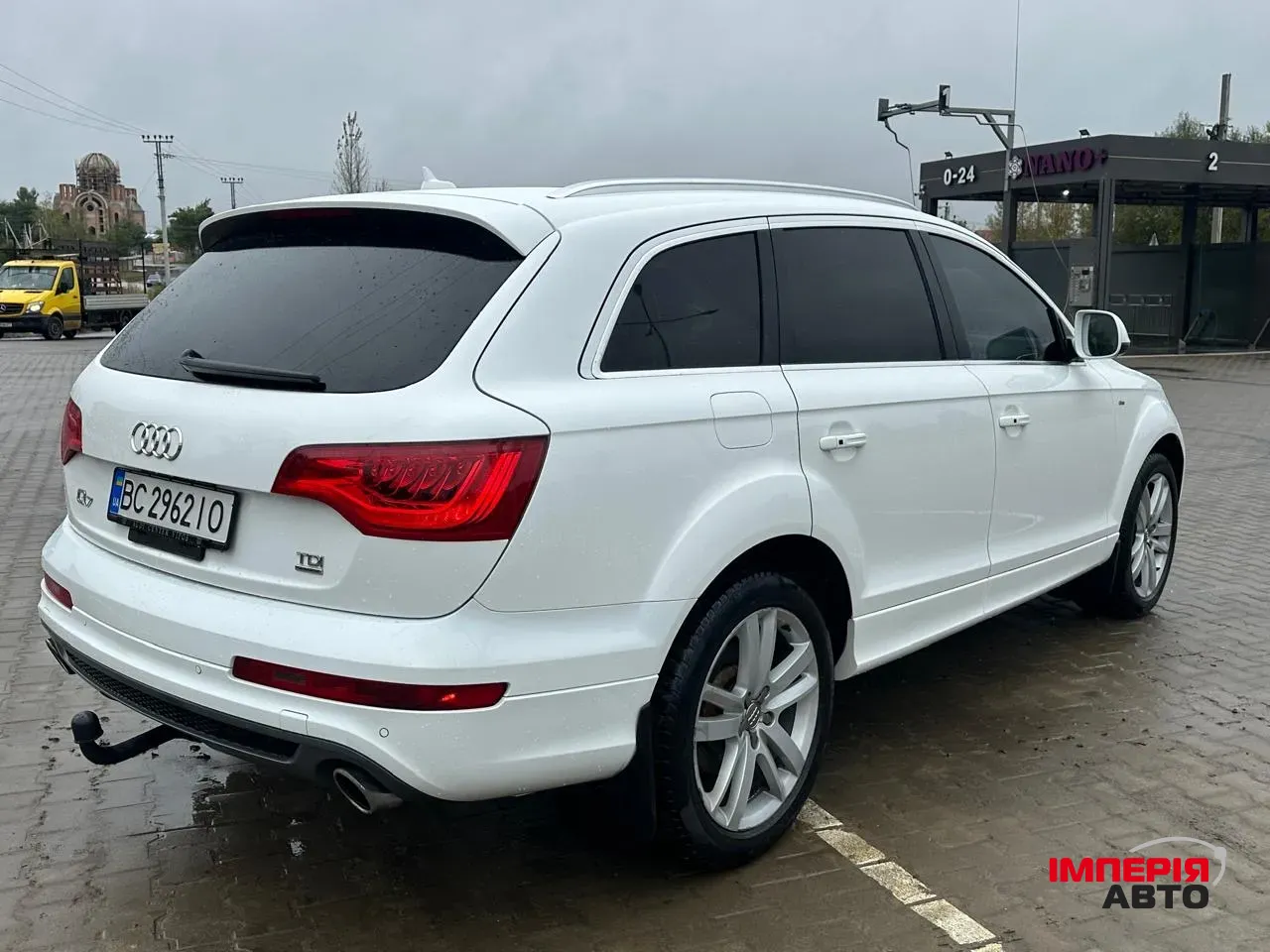 Audi Q7 - фото 24