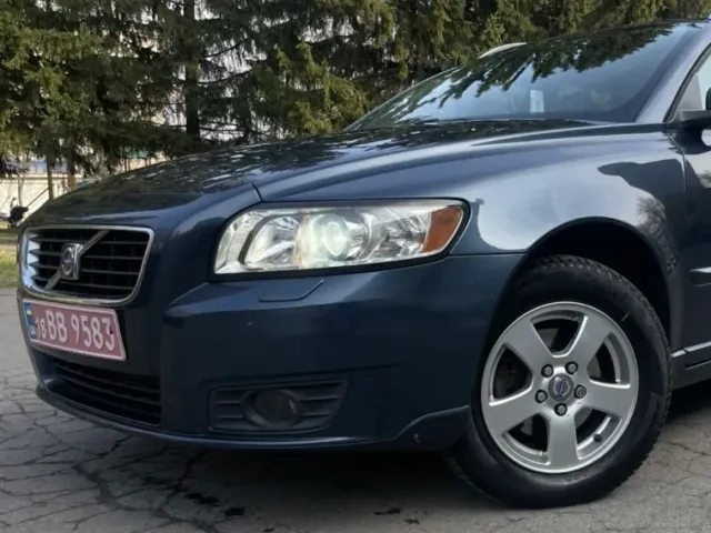 Volvo V50 - фото 2