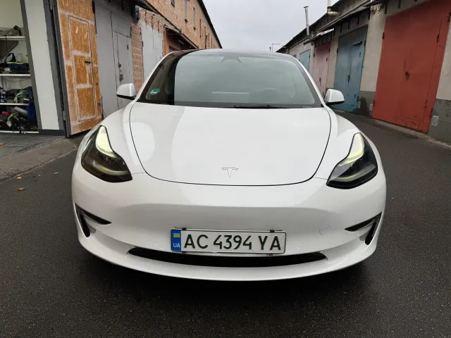 Tesla Model 3 - фото 2