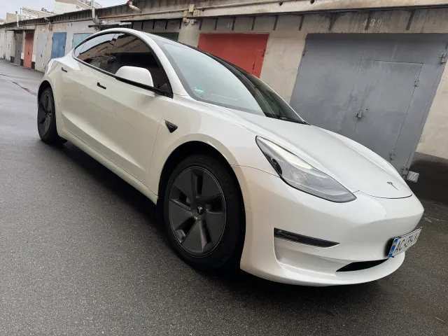 Tesla Model 3 - фото 3