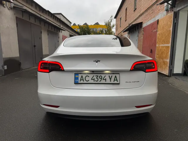 Tesla Model 3 - фото 5
